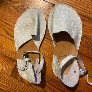 Everleigh meadow barefoot mama explorer sandals size 6